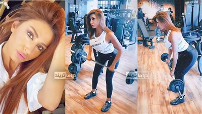 وكأنها نسـخة مختـلفة عنها بتاتاً .. وكأنها لا تشـبهها .. بِـ ملامح متغـيرَّة بشكلٍ كُلي