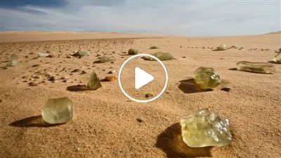 اكتشاف مادة غريبة يكشف لغزًا عمره ملايين السنين في صحراء بحر الرمال الأعظم 