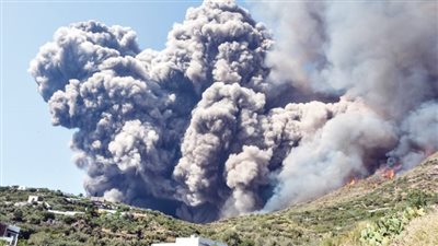 بالفيديو: شاهد ثوران بركان مرعب في جبل ميرابي في إندونيسيا