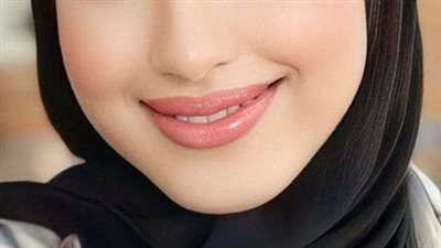 ف مكان خارج مصر كان يجلس رجل ف الخمسون من عمره مع سيده ف اوخر الأربعون