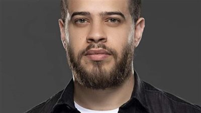 أدهم نابلسي يفاجئ متابعيه بإطلالة جديدة بخلاف ظهوره بعد اعتزال الغناء