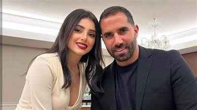حدا لاحظ شغلة مهمة بصورة الفنانة ماريتا الحلاني وخطيبها اللي فاجئت كل الناس،، ركزوا كتير منيح