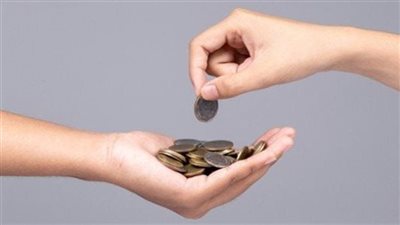 ما معنى قول النبي إن أفضل الصدقات على ذي الرحم الكاشح ؟