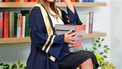 لين الصعيدي نجمة طيور الجنة سابقاً، المنشدة الأردنية تفاجأ متابعيها عبر شبكات مواقع التواصل الاجتماعي بتخرجها من المدرسة.