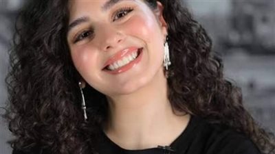 مايان السيد بجامبسوت أحمر ملفت ومتابعون: جمالها استثنائي