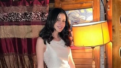 بالأمـس كـانت الطفـلة المدلـلة للـدراما السورية .. واليوم تحمـل بيـدها ابنها المـدلل الممثلة ربى السعدي تظهر برفقة ابنها لأول مرة والجمهور يعلق 