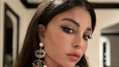 تفوقت عليها بالجمال رغم بلوغها السبعين.. والدة هيفاء وهبي تصدم الجميع بظهورها الأخير لن تتوقع عمر ابنتها الحقيقي!