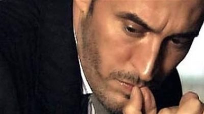 تعرض المطرب العراقي القدير كاظم الساهر لموقف محرج لا يحسد عليه وهو يغني على مسرح دار الأوبرا المصرية.