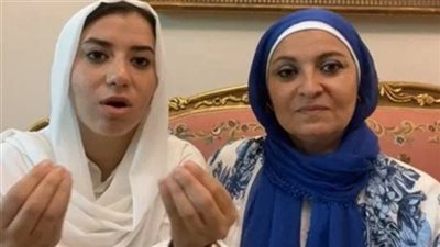 بـ«الشلوت».. تفاصيل الاعتداء على هبة قطب وابنتها بمول شهير