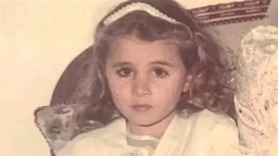 هذه الطفلة في الصورة أصبحت أشهر فنانة عربية في مصر وحازت عـلـي جائزة أفضل ممثلة عام 2016.. لن تصدّق من هي!!
