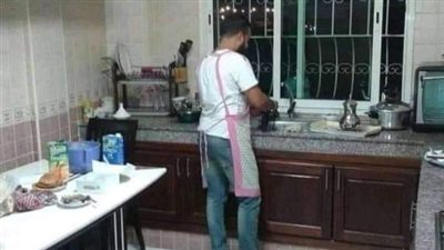 رجل يطلق زوجته بسبب مسيطرة