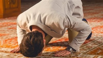 7 كلمات تقال بين السجـ,,ـدتين تجمـ,,ـع خير الدنيا والآخرة.. بماذا كان يدعو الړسول؟