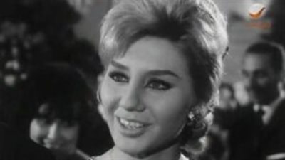 هذه العجوز كانت فنانة شهيرة حسناء ضـربها أحمد زكي 20 مرة.. خمنوا من هي؟