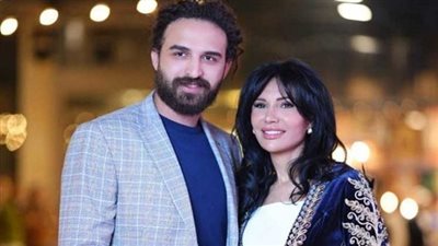 المخرجة المبدعة رشا شربتجي تطل بالآبيض برفقة زوجها الممثل المشهور