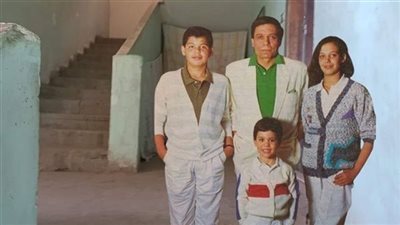  أناقة فيلا عادل إمام وفخامتها.. وصور له برفقة أحفاده تعرف عليهم وماذا قال عنهم