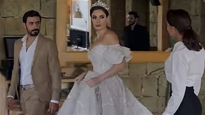 قبل زفافي بيوم واحد !! كنت في طريقي لاشتري بعض الآغراض .. اوقفتني حينها فتاة وطلبت ان تتكلم بهاتفي مكالمة مع زوجها لان أضاعت محفظتها