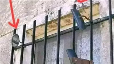الاعلام يندهش من منزل مواطن سوري علق المرايا العاكسة على شباك منزله
