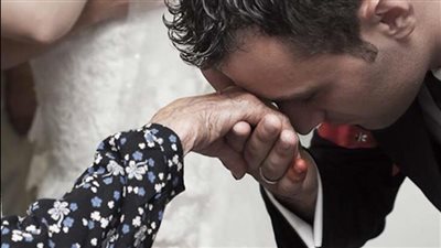 رعاية الام المسنة علي من تجب رعايتها البنت او الولد