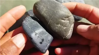هذا الحجر اذا رايته بالطريق ضعه في جيبك فورا 