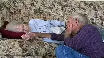 من أروع القصص.. زوجة تكشف سر لزوجها بعد 60 عام