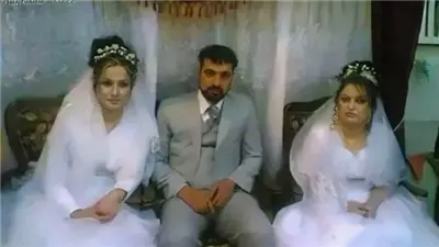 رجل تزوج من امرأتين فأنجبتا له ولدين متشابهان لن تصدق كيف استطاع التمييز بينهما !!