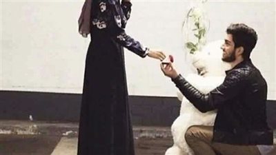 شاب يريد التقدم لخطبة فتاة أبوها رجل صالح لكن اخوها . ماذا يفعل يتقدم لخطبتها ام يبتعد عنها ؟