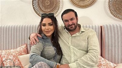 ملاحظة غير متوقعة في صورة أحلام وزوجها.. ما هي؟