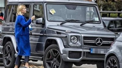 قصة ارملة امريكية أعلنت عن بيع سيارة مرسيدس بحالة ممتازة وبسعر دولار واحد ،
