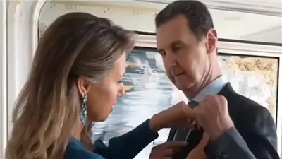 كيف ظهر وهو يبــكي بجانب زوجته