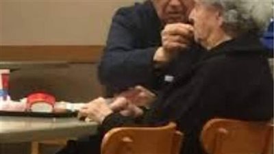 قصه دخل رجل مع زوجته الى احد المطاعم المشهورة كامله