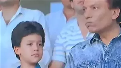 بعد كشف هوية الطفل الذي بجانب الفنان عادل امام.. أصبح من أشهر وانجح الفنانين في مصر!