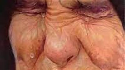 رجل ابكى والدته ليضحك زوجته