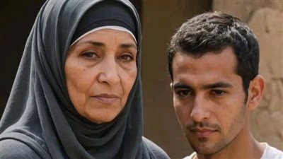 دخل رجل مع زوجته إلى أحد المطاعم المشهوره