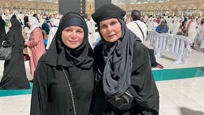 ملاحظة غير متوقعة في صورة يسرا وإلهام شاهين أثناء العمرة