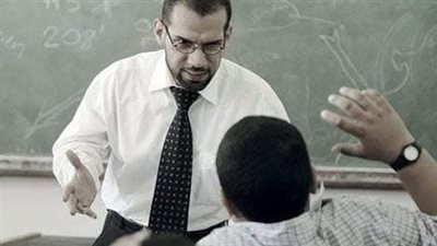 ضړب المدرس تلميذًا لسوء سلوكه