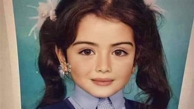 الفتاة الوحيدة التي لا ټندم على صورة طفولتها.. من هي وكيف أصبحت في سن العشرين