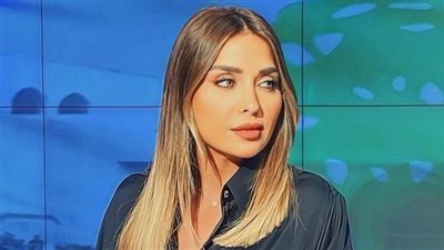 لأول مرة في قناة عربية مذيعه عربية شديدة الجمال ظنت انّ الكاميرا توقفت عن التصوير