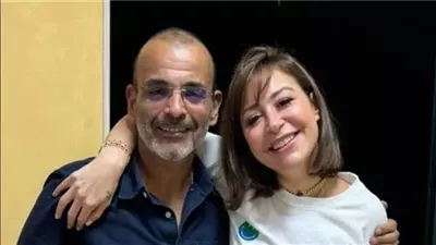 ملاحظة في صورة منة شلبي وأيمن بهجت قمر