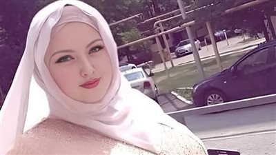 يجود علينا الخيرون بمالهم