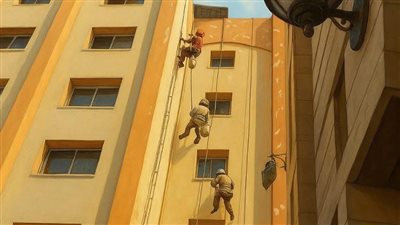 صورة عادية لعمال يغيرون لون المبنى !