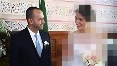 قاعدين قدام ماذؤن وهو نطق الف مبروك الجواز.بقلم ميرا ابوالخير. 