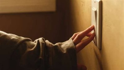 ما حكم إطفاء الأنوار بين الزوجين